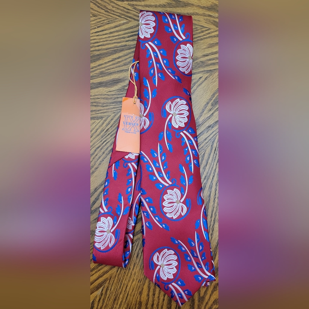 Verse 9 Mens Red White Blue Flower Design Necktie NWT